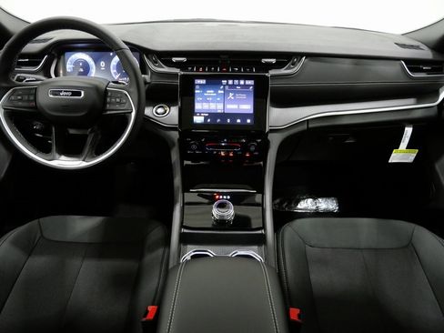 New 2025 Jeep Grand Cherokee 4WD image 11