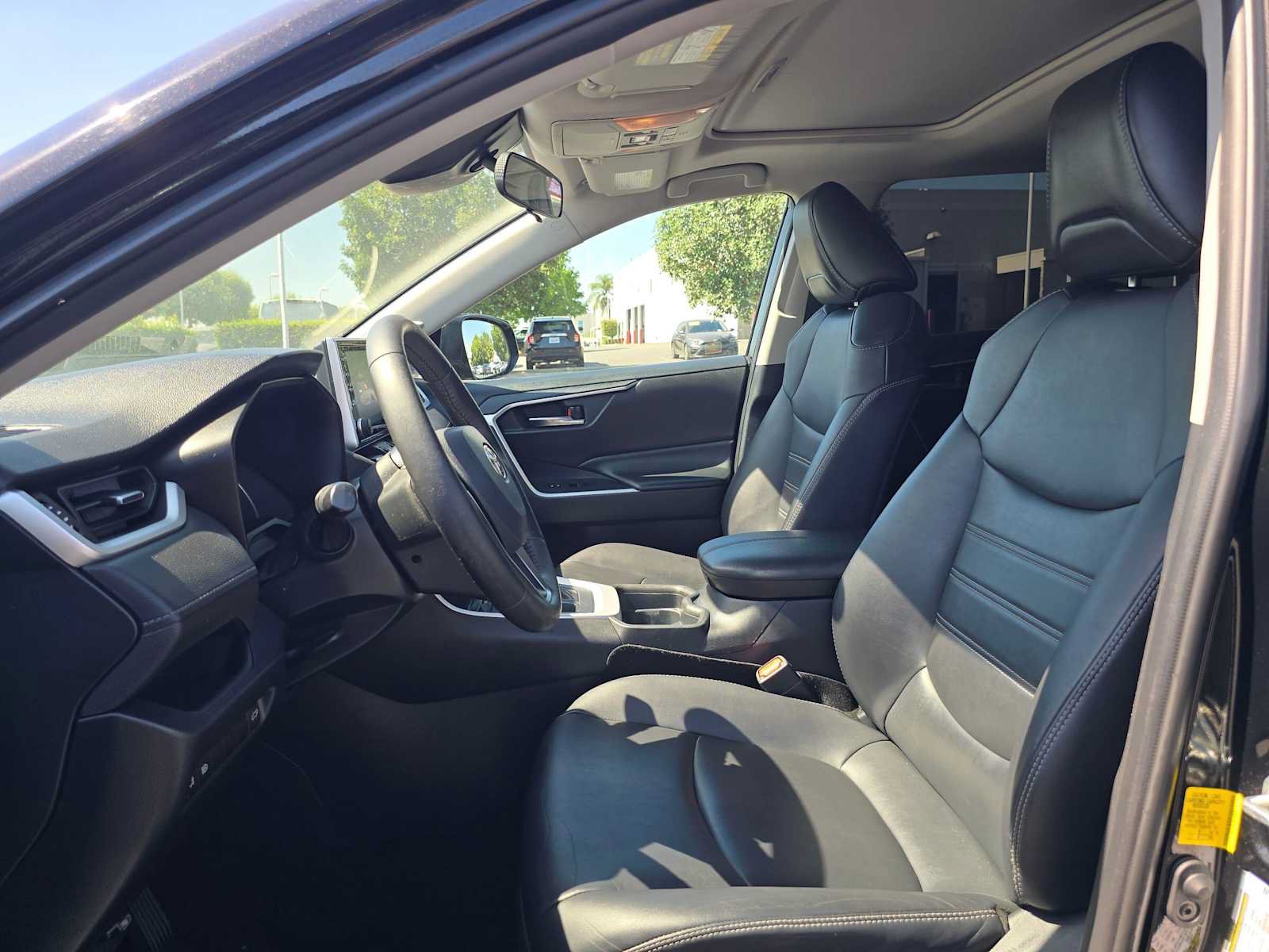 Used 2019 Toyota RAV4 XLE Premium w/ Carpet Mat Package FWD image 21