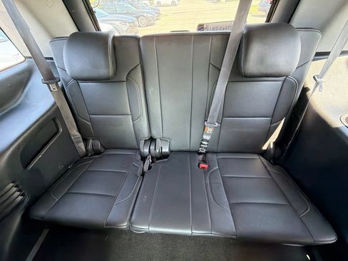 Used 2017 GMC Yukon SLT w/ Premium Edition AWD/4WD image 10