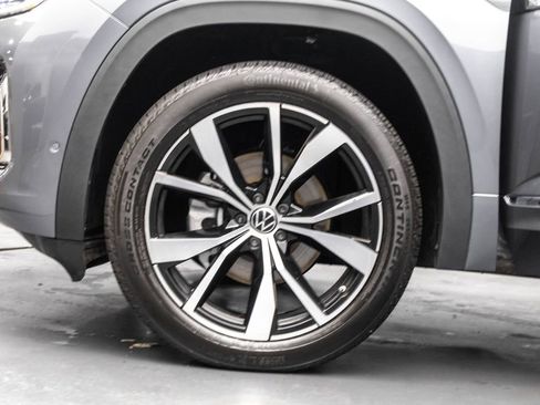 Certified 2025 Volkswagen Atlas SEL Premium R-Line image 40