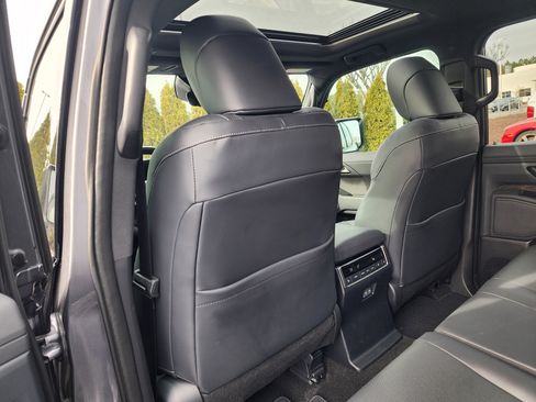 Used 2025 Lexus GX 550 w/ Cold Area Package AWD/4WD image 13
