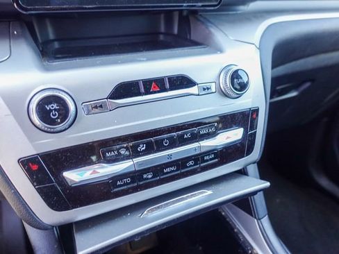 Used 2022 Ford Explorer XLT RWD image 16