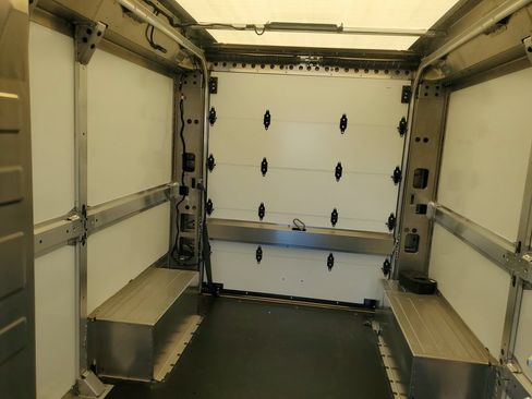 Used 2024 Chevrolet Brightdrop 400 w/ Commercial Equipment Package AWD/4WD image 13