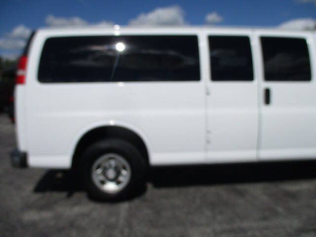 Used 2018 Chevrolet Express 3500 LT w/ LT Preferred Equipment Group RWD image 5