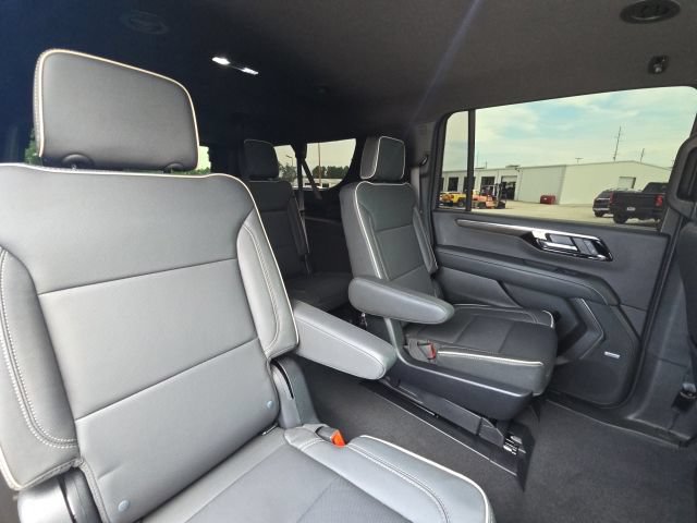 Used 2026 Chevrolet Suburban Premier AWD/4WD image 17