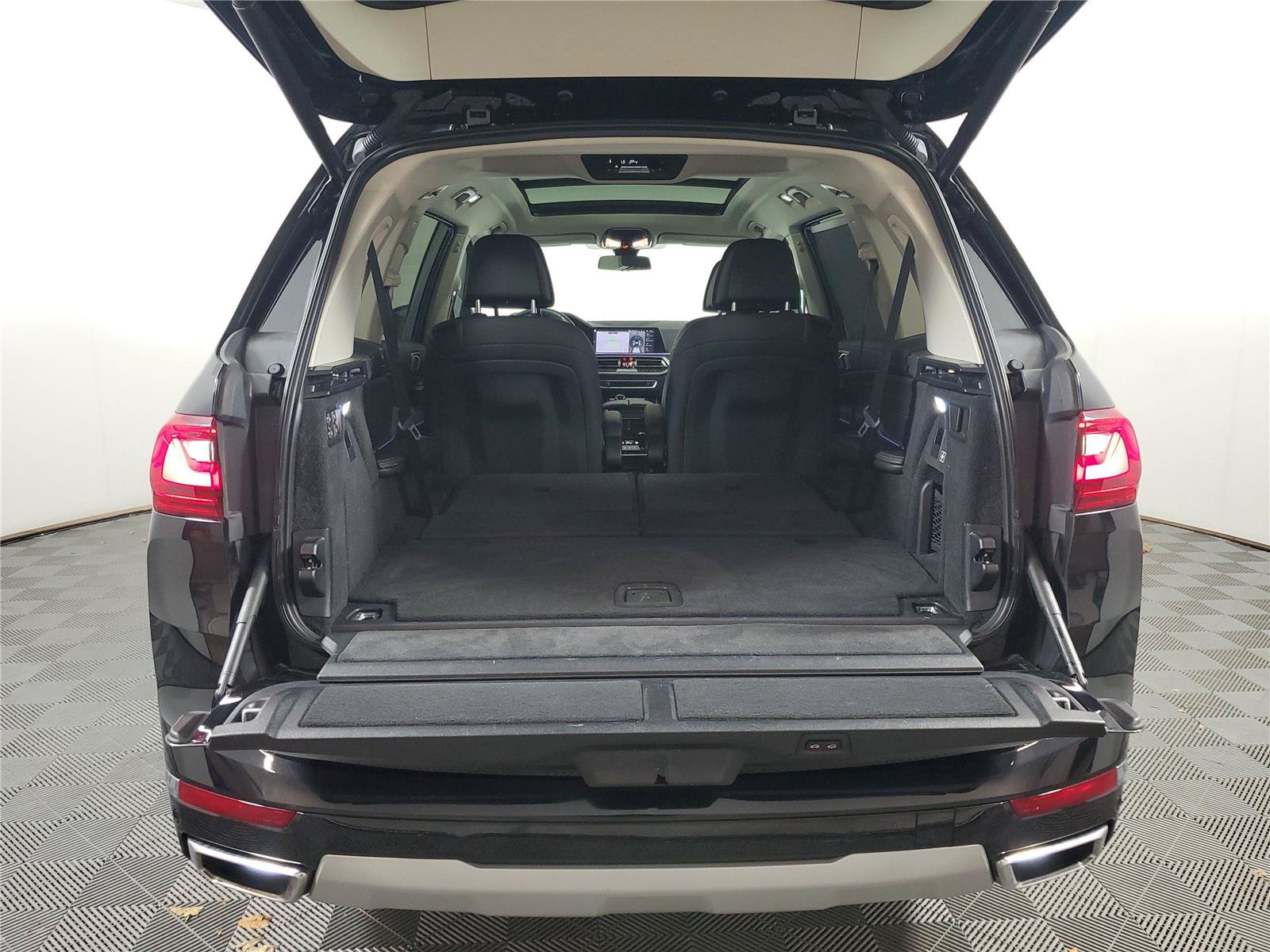 Used 2022 BMW X7 xDrive40i w/ Premium Package AWD/4WD image 10