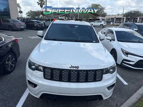 Used 2020 Jeep Grand Cherokee Altitude image 2