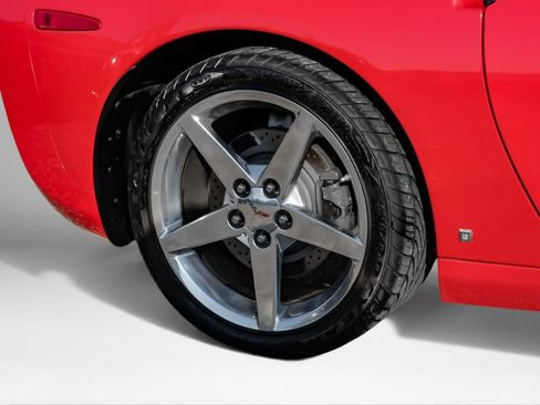 Used 2006 Chevrolet Corvette Convertible w/ Preferred Equipment Group RWD image 37