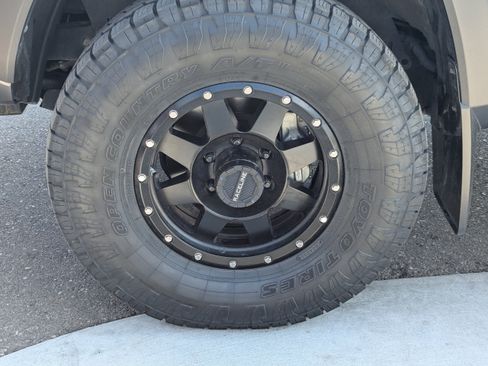 Used 2018 Toyota Tacoma TRD Off-Road w/ Technology Package AWD/4WD image 44