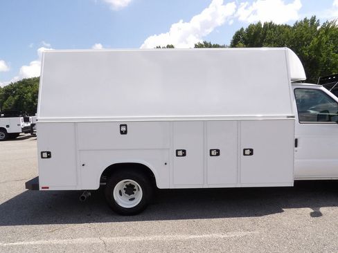 Used 2024 Ford E-350 and Econoline 350 Super Duty w/ Driver's Safety Package RWD image 49
