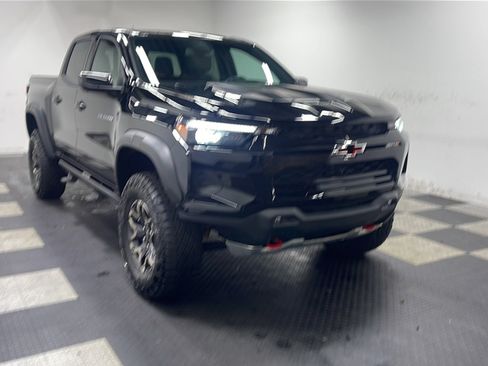 Used 2025 Chevrolet Colorado ZR2 w/ Technology Package AWD/4WD image 24