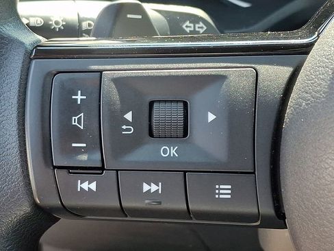 Used 2023 Nissan Rogue SV FWD image 21