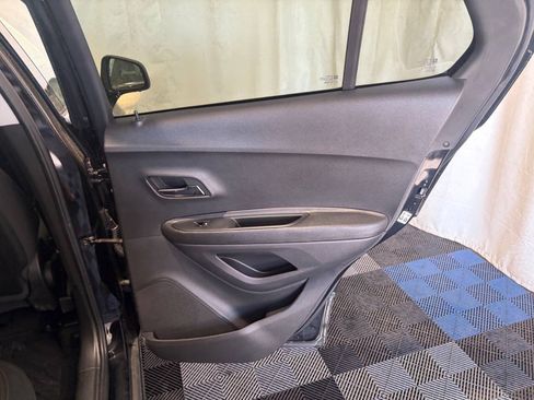 Used 2019 Chevrolet Trax LT FWD image 11