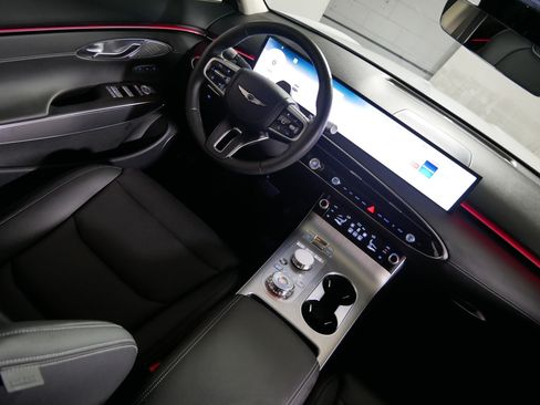 Certified 2026 Genesis GV70 2.5T Select AWD/4WD image 9