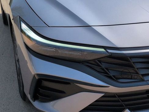 Used 2025 Hyundai Elantra SEL image 11