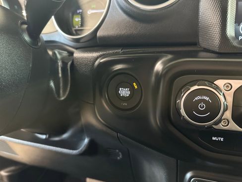 Used 2022 Jeep Wrangler Unlimited Sahara image 22