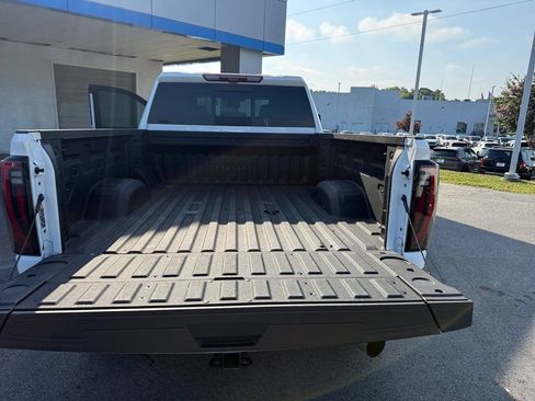 Used 2026 GMC Sierra 2500 AT4 w/ AT4 Premium Plus Package AWD/4WD image 15