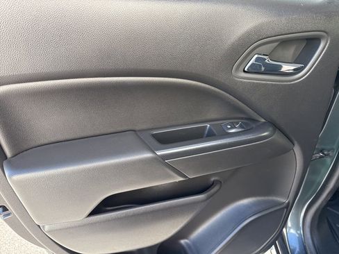 Used 2015 Chevrolet Colorado LT image 12