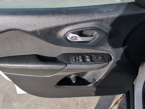 Used 2016 Jeep Cherokee Latitude image 9