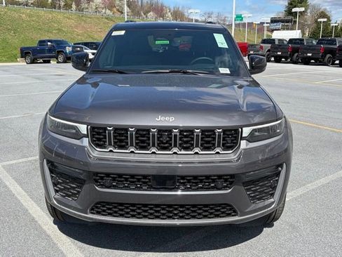New 2026 Jeep Grand Cherokee Summit image 9