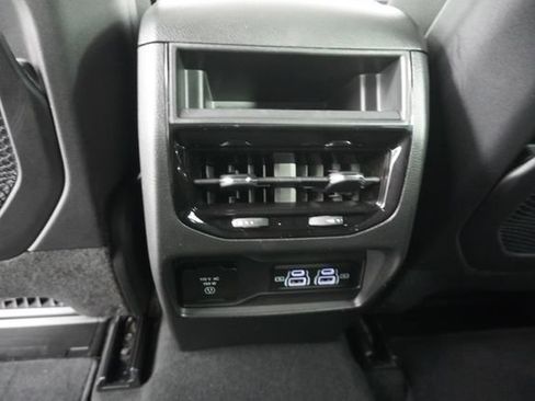 Used 2025 Jeep Grand Cherokee Altitude RWD image 34