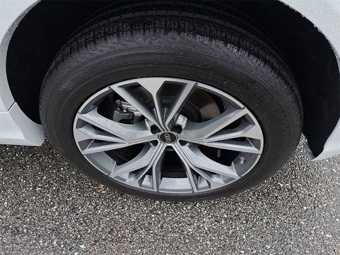 Used 2025 Audi Q8 Premium w/ Convenience Package image 30