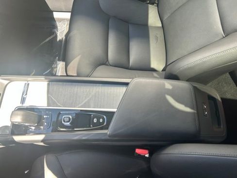 Used 2025 Volvo XC60 B5 Plus AWD/4WD image 29