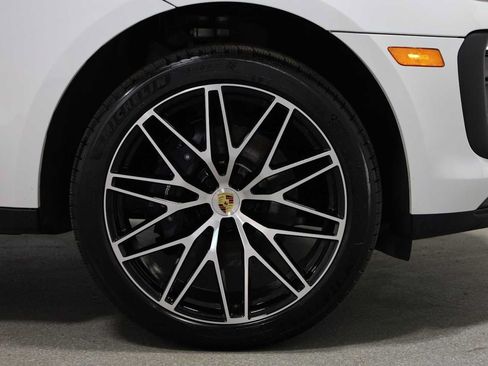 Certified 2026 Porsche Macan AWD/4WD image 11