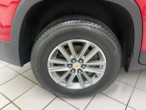 Used 2023 Chevrolet Traverse LT image 15