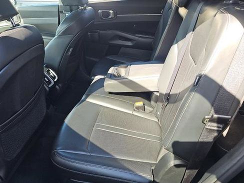 Used 2024 Kia Sorento S image 10