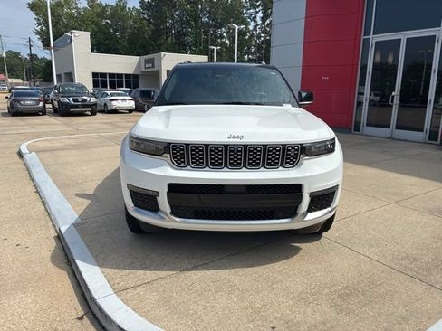 Used 2022 Jeep Grand Cherokee L Summit w/ Advanced Protech Group IV AWD/4WD image 2