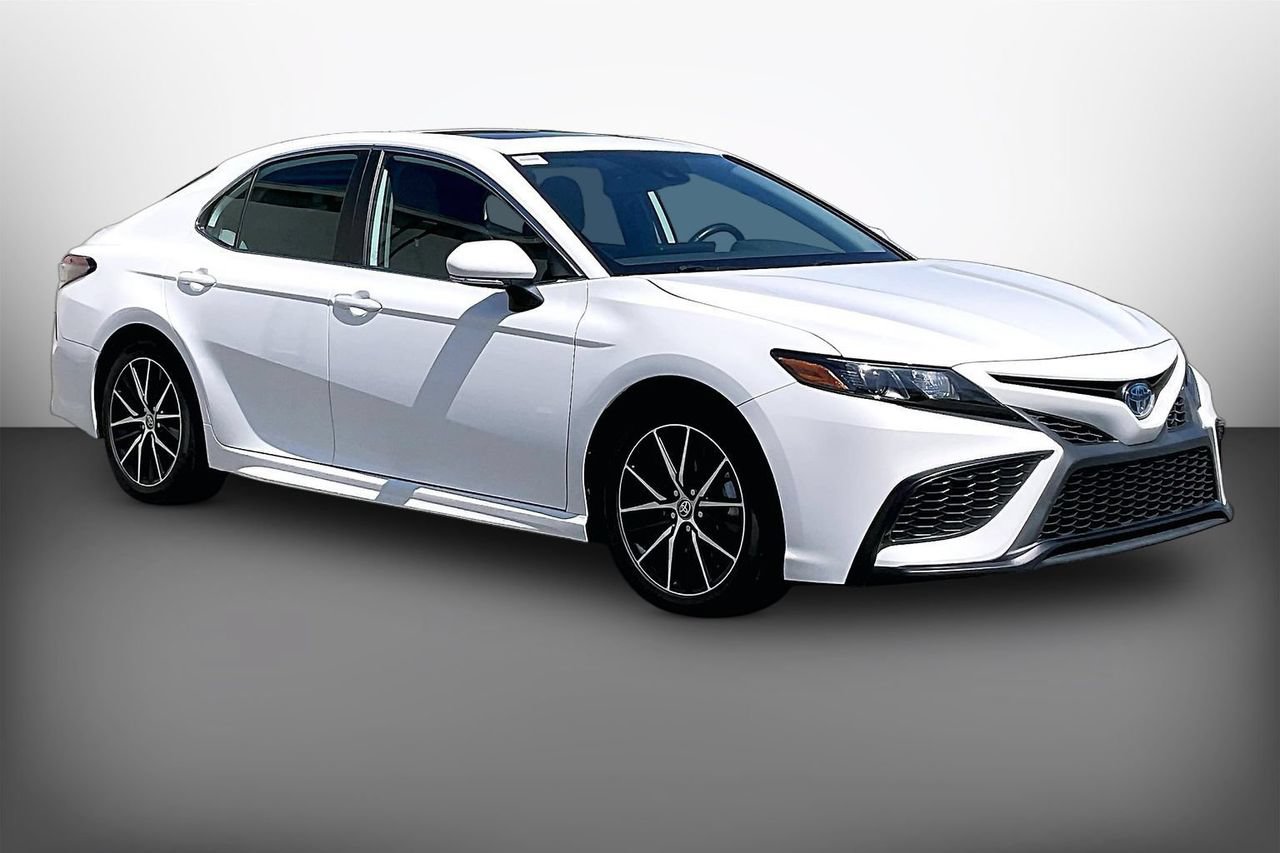 Used 2024 Toyota Camry SE w/ Audio Upgrade Package FWD image 1