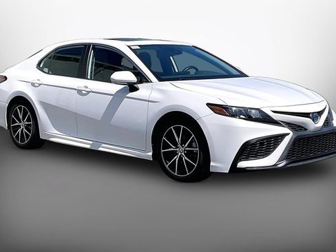 Used 2024 Toyota Camry SE w/ Audio Upgrade Package FWD image 1