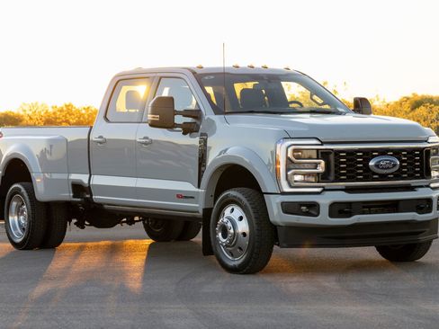 Used 2025 Ford F450 Platinum w/ FX4 Off-Road Package AWD/4WD image 56