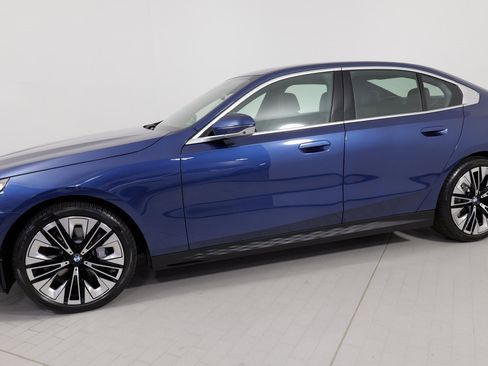 Used 2025 BMW 530i image 1