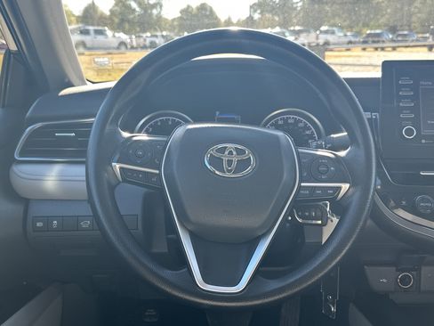 Used 2022 Toyota Camry LE image 23