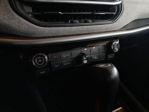 Used 2022 Jeep Compass Latitude image 21