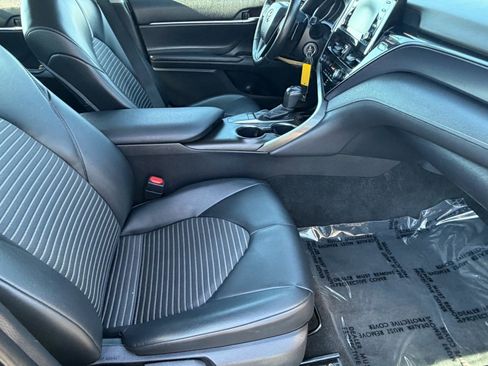 Used 2022 Toyota Camry SE image 10