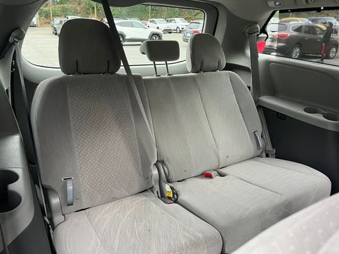Used 2018 Toyota Sienna LE image 26