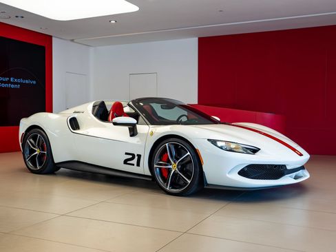 Used 2025 Ferrari 296 GTS RWD image 1