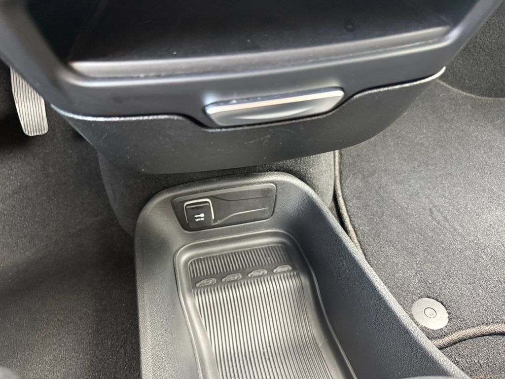 Used 2025 Chrysler Pacifica Select FWD image 26