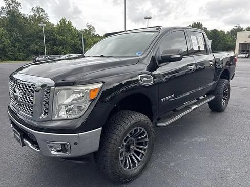 Used 2017 Nissan Titan SV AWD/4WD image 3