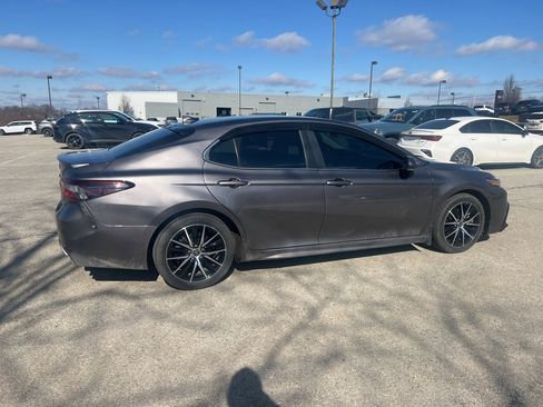 Used 2023 Toyota Camry SE image 2