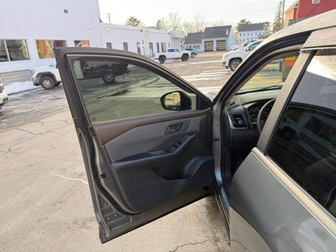 Used 2023 Nissan Rogue S image 23