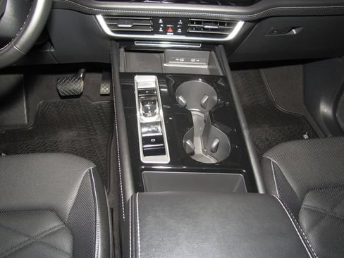 Used 2024 Volkswagen Atlas SE FWD image 16