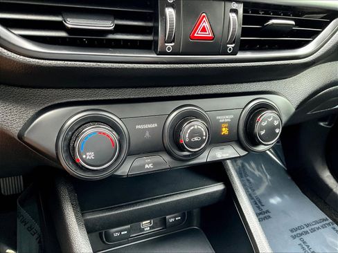 Certified 2023 Kia Forte LXS w/ LXS Technology Package FWD image 15