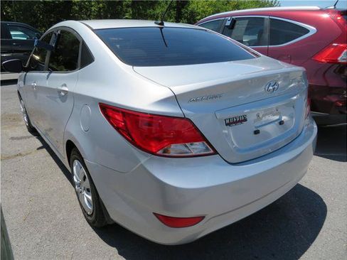 Used 2016 Hyundai Accent SE FWD image 2