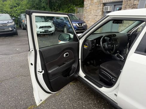 Used 2016 Kia Soul FWD image 37