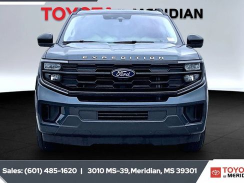 Used 2025 Ford Expedition Active RWD image 3