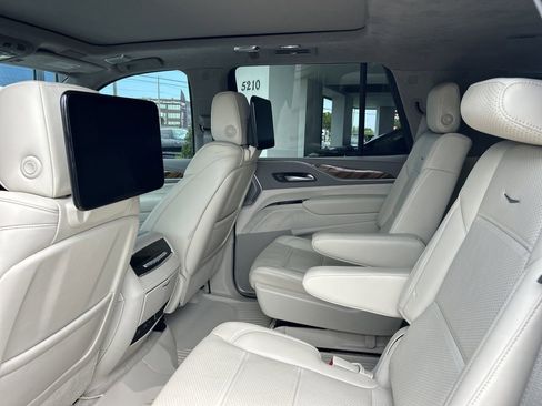 Used 2021 Cadillac Escalade Premium Luxury Platinum image 17